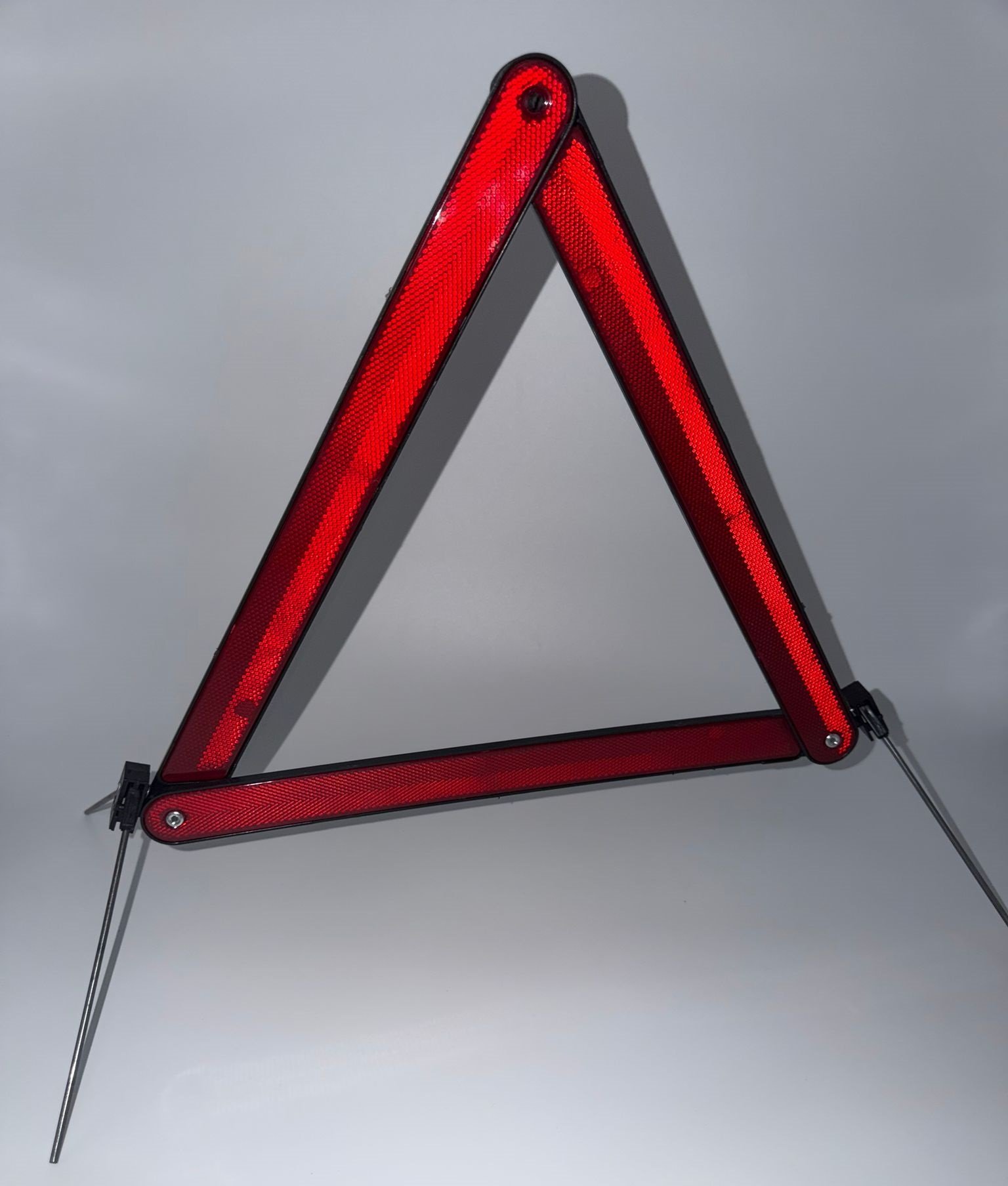 Üçgen Reflektör (Bayraksız, metal ayaklı)